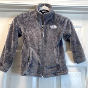 Girls Gray Northface fleece jacket. Size 5 kids.